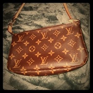 Louis Vuitton "Pochette Accessoires"